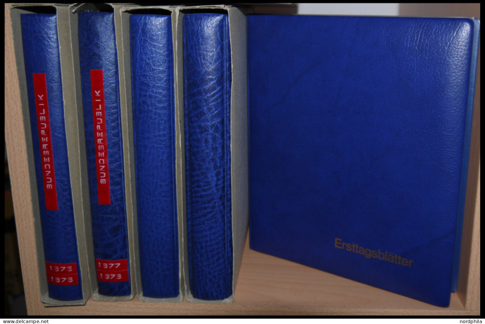 ERSTTAGSBLÄTTER 815,826-1233BrfStk , 1974-84, 11 Komplette Jahrgänge ETB 1/74-26/84 In 5 Blauen Spezialalben, Pracht - Autres & Non Classés