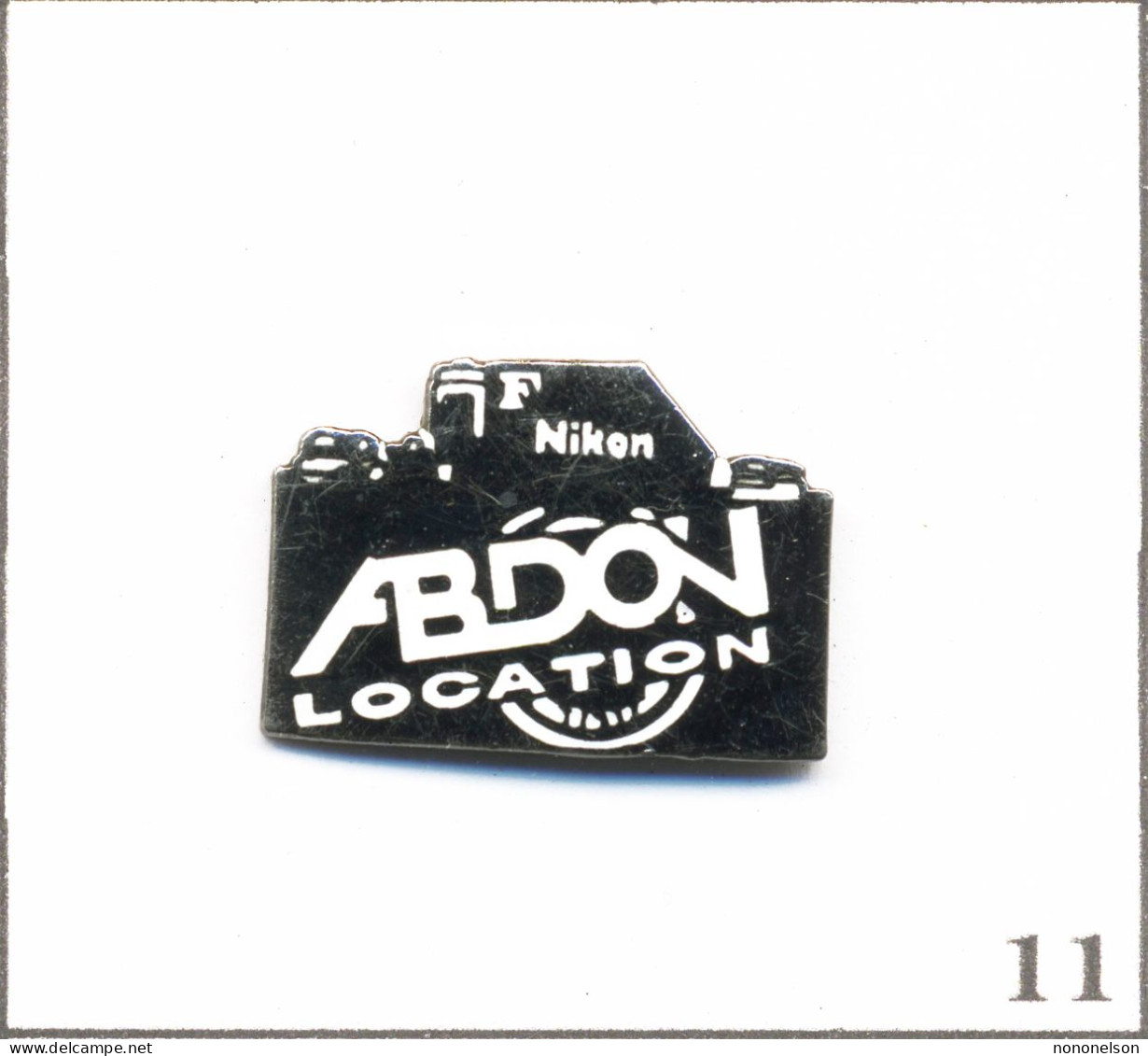 Pin's Photographie - Magasin “Abdon“ - Location Matériel - Bd Beaumarchais (Paris) - Nikon F. Est. HK Pub. EGF. T1005-11 - Photography