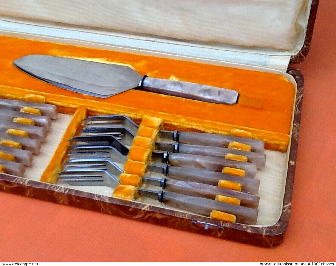 Années 1930 Coutelier Sauzedde Etampes (Essonne) Service à dessert  12 petites fourchettes / Couteau