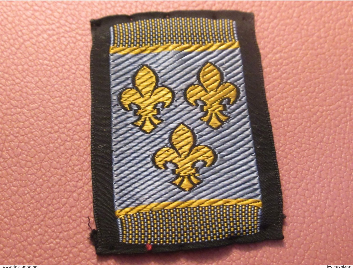 Scoutisme Canada/ Etiquette Tissu/ Avec 3 Fleurs De Lys /année 1940-1960                  ET581 - Padvinderij