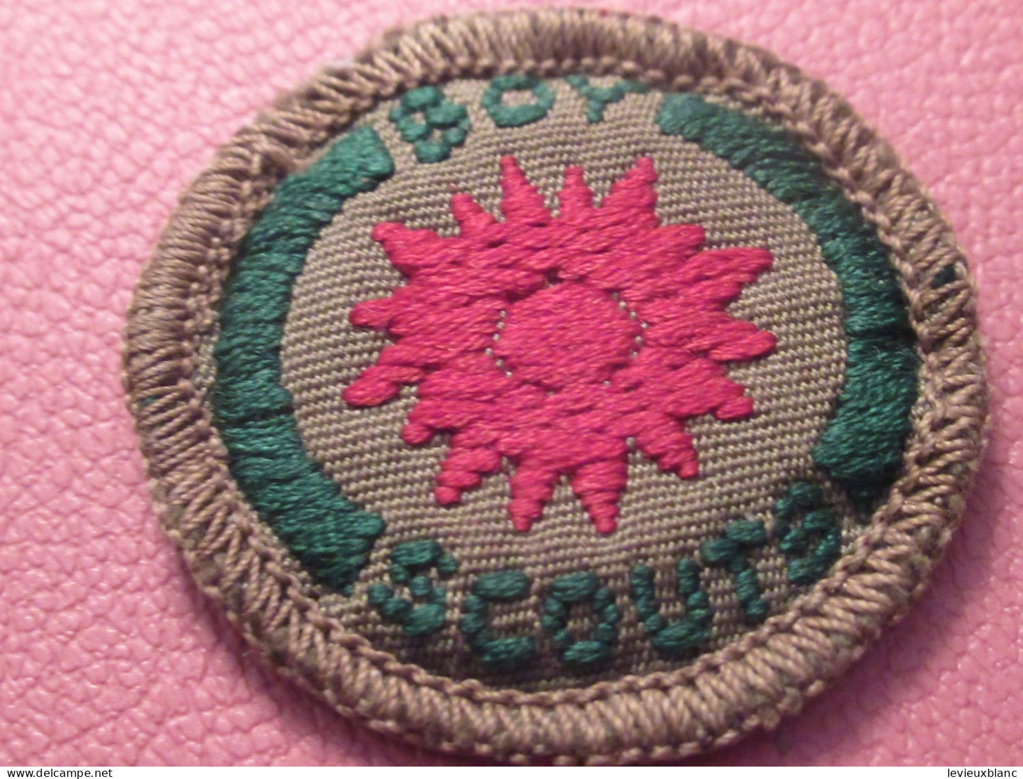 Scoutisme Canada/ Ecusson  Tissu/ Insigne De Mérite/Fleurs ?  /année 1940-1960                  ET602 - Scoutisme