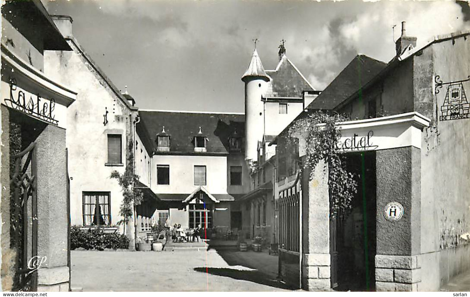 63 , ST GERVAIS , Castel Hotel , * 262 85 - Saint Gervais D'Auvergne