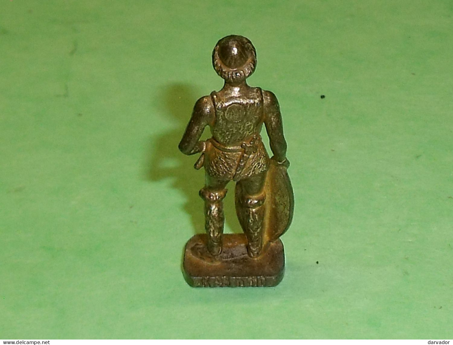 Kinder / Figurines En Métal : Hun 4 C    TB116C - Metallfiguren