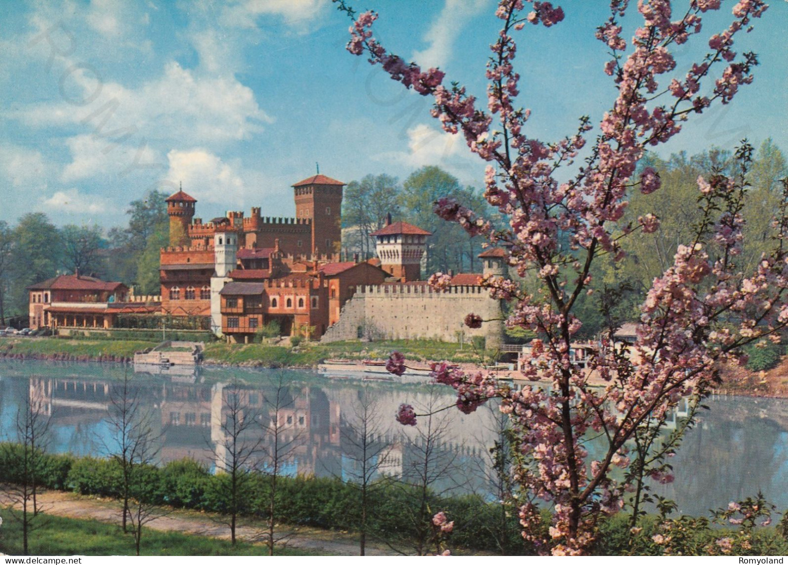 CARTOLINA  TORINO,PIEMONTE-CASTELLO MEDIOEVALE E FIUME PO-STORIA,MEMORIA,CULTURA,RELIGIONE,BELLA ITALIA,NON VIAGGIATA - Castello Del Valentino