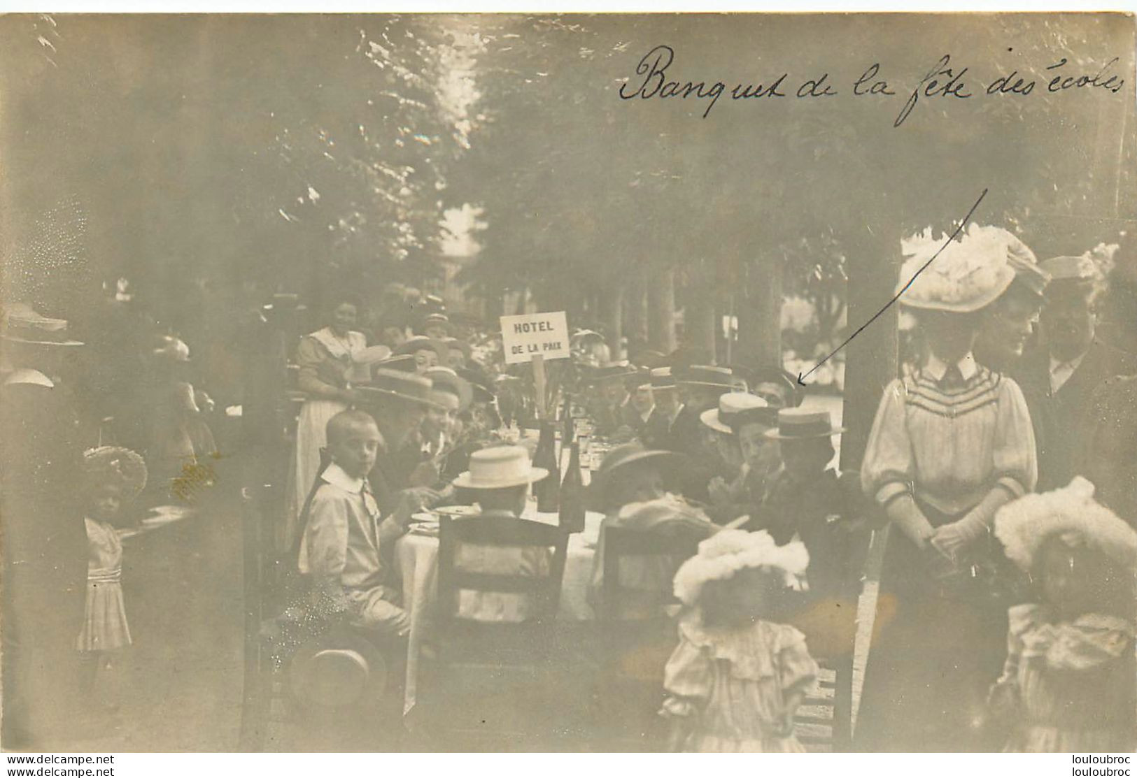 CARTE PHOTO  BANQUET DE LA FETE DES ECOLES - To Identify