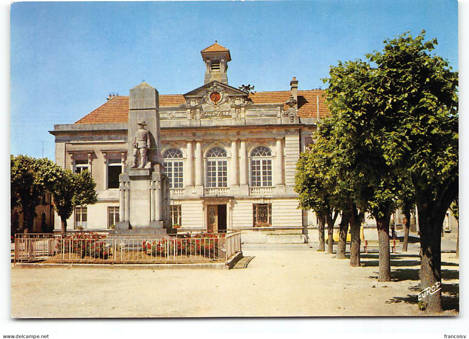 VIGNEULLES Les HATTONCHATEL - La Mairie Et Le Monument Aux Morts  Edit Europ  - Vigneulles Les Hattonchatel