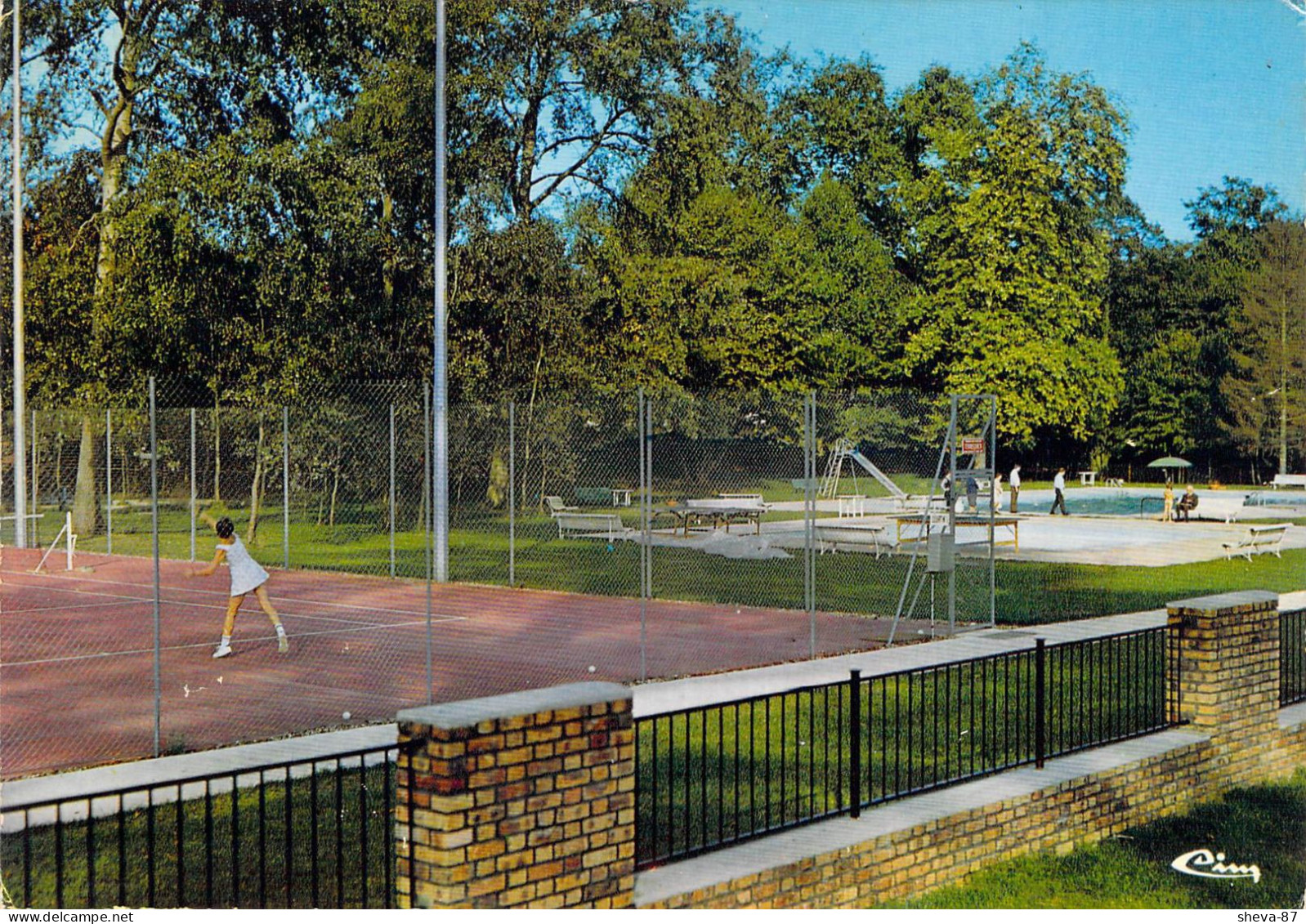 77 - Lésigny - Parc De Lésigny - Centre Sportif, Les Tennis Et La Piscine - Lesigny