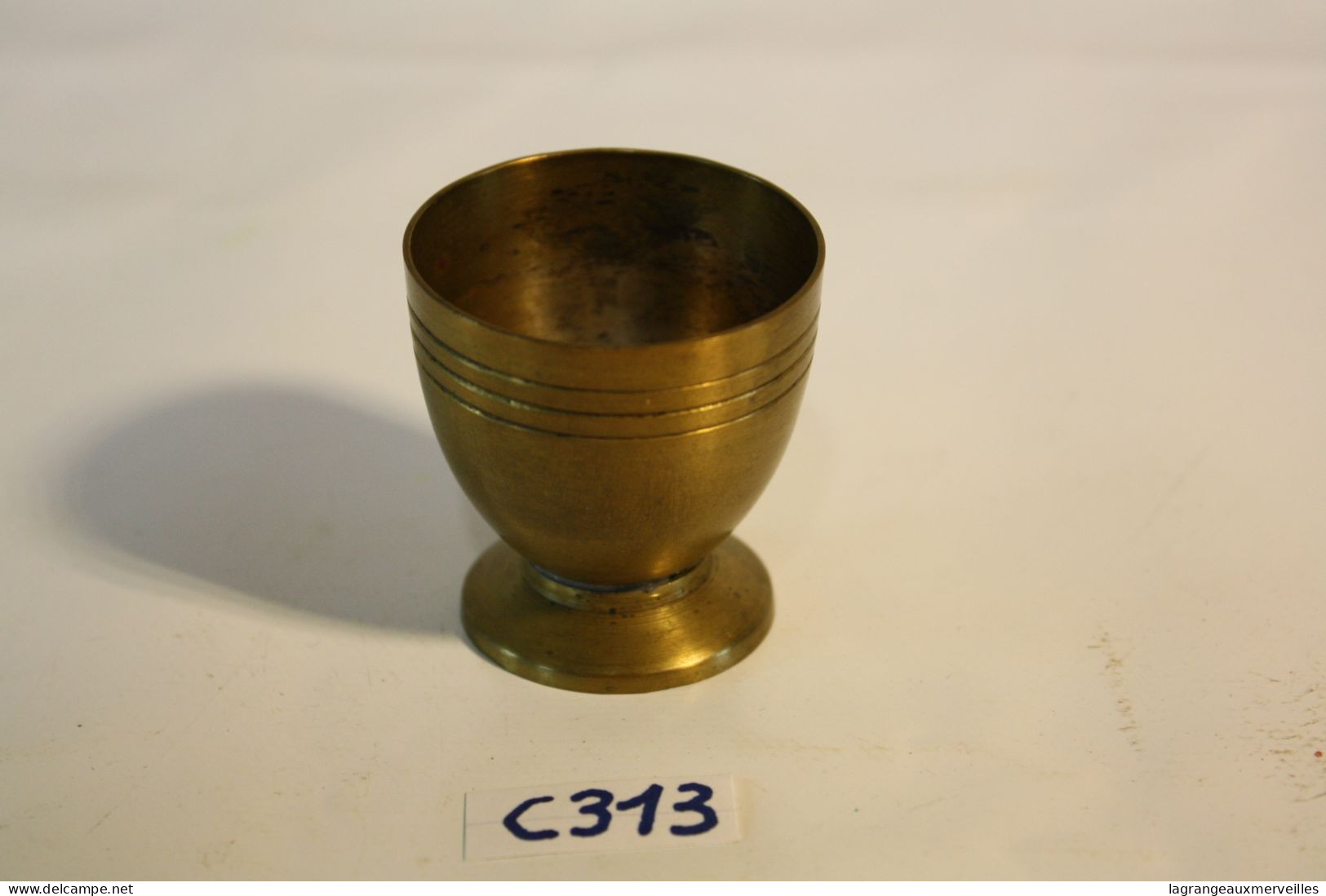 C313 Ancien Coquetier En Métal Travaillé - Egg Cups