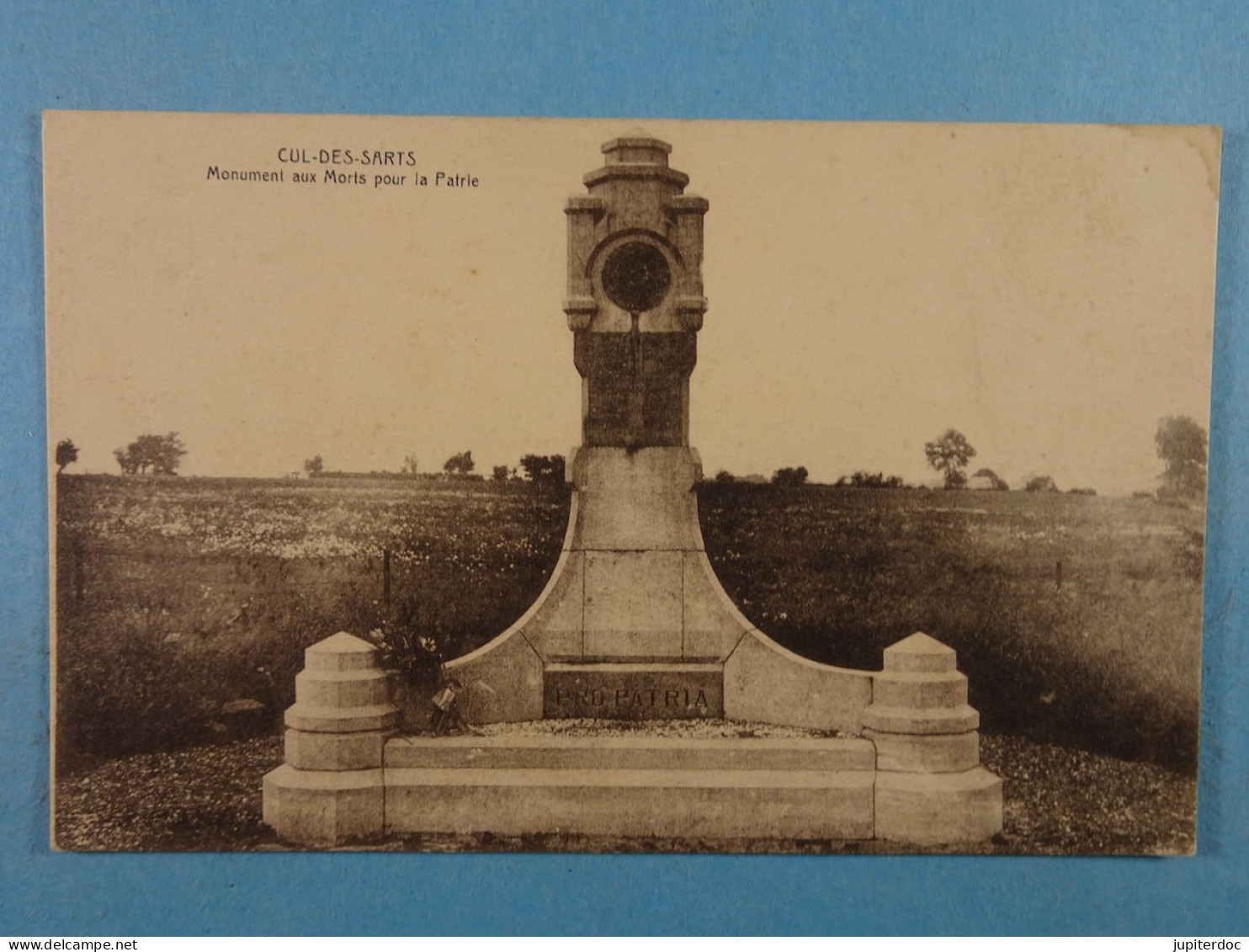 Cul-des-Sarts Monument Aux Morts Pour La Patrie (sans La Croix) - Cul-des-Sarts