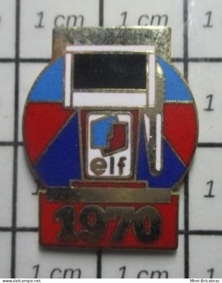 1819 Pin's Pins / Beau Et Rare / CARBURANTS / POMPE A ESSENCE 1970 ELF - Fuels