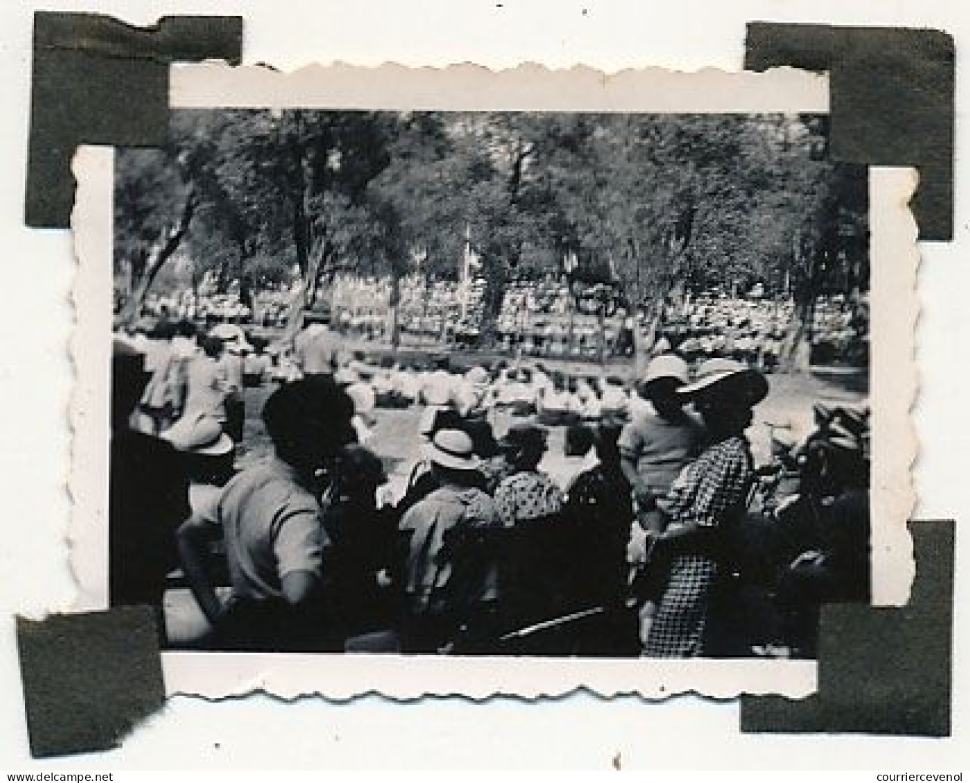 FRANCE - SCOUTISME - 6 Pages Recto Verso De Petites Photos Dont Une Quinzaine D'un Louveteau - 1936 - Pfadfinder-Bewegung