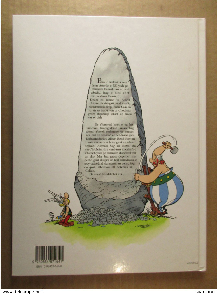 BD Astérix En Breton - Astérix Hag An Distro - éditions De 2004 - Fumetti & Mangas (altri Lingue)