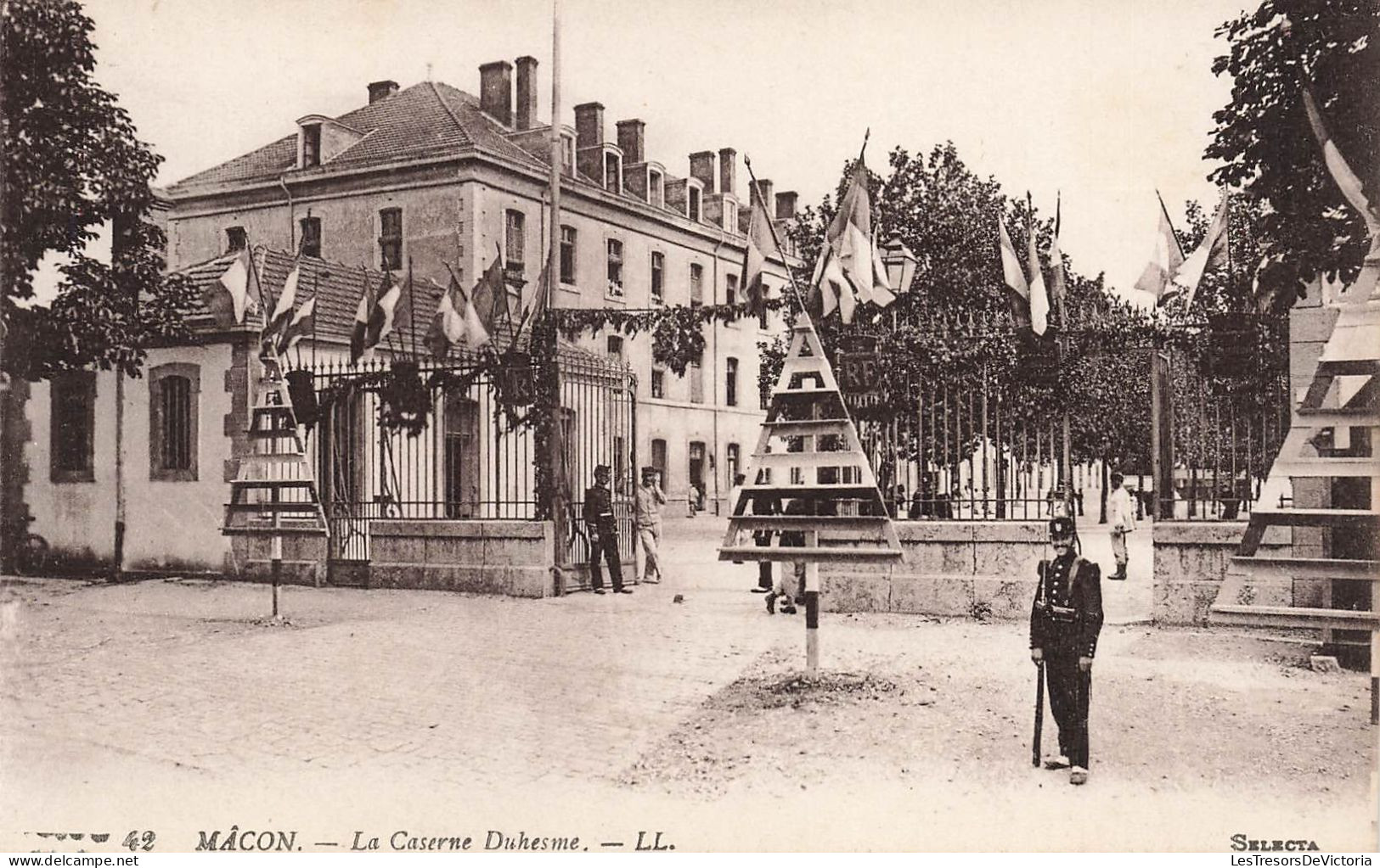 FRANCE - Macon - La Caserne Duhesme - LL - Carte Postale Ancienne - Macon