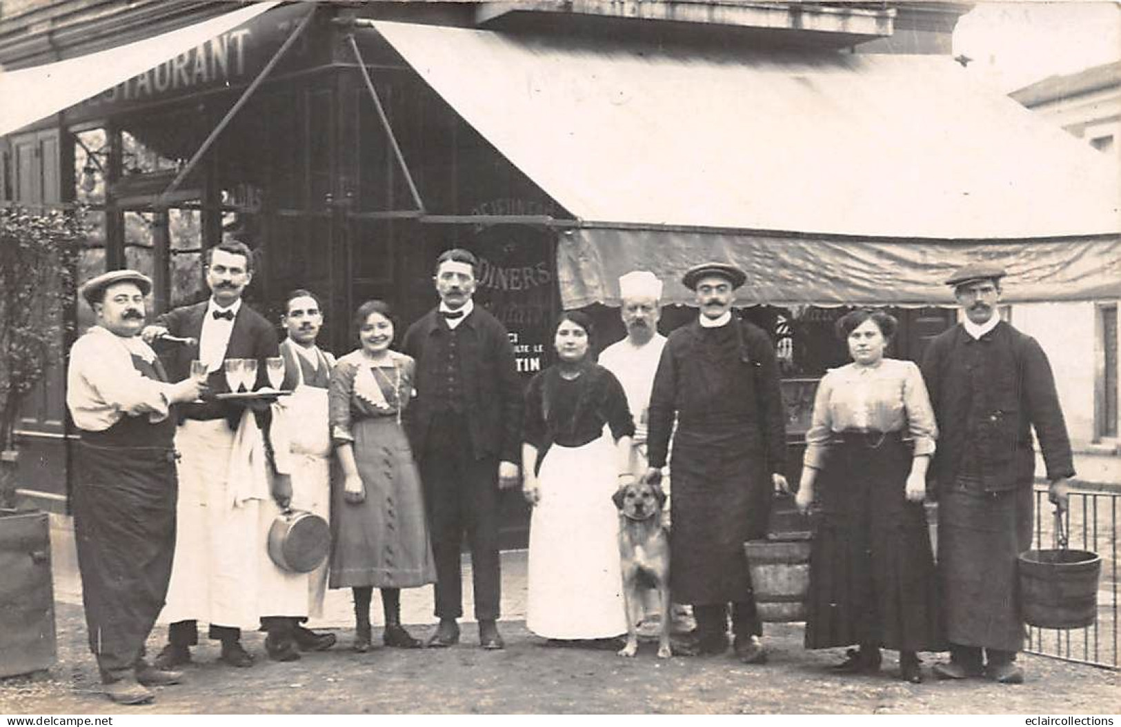 Nanterre         92        Groupe Devant Un Café Restaurant      Carte Photo    (voir Scan) - Nanterre