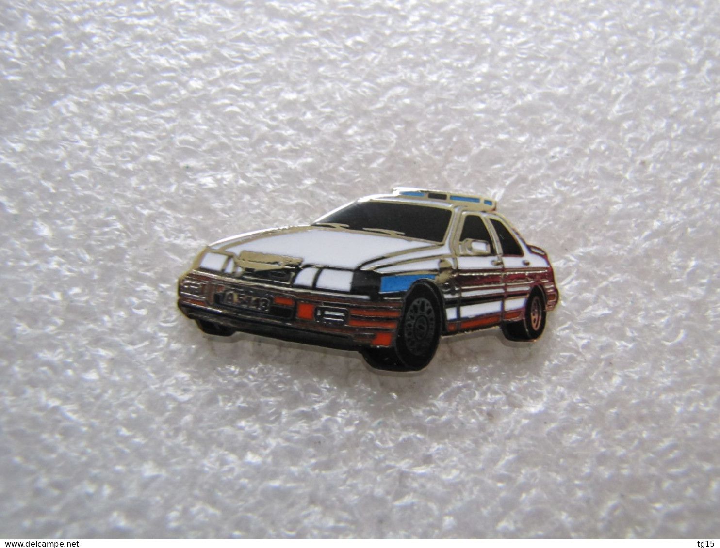 PIN'S    FORD  SIERRA  4X4  COSWORTH  GENDARMERIE LUXEMBOURG  Email Grand Feu  DEHA - Ford