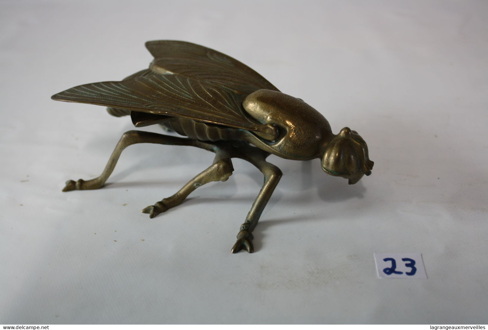 C23 Ancien Cendrier De Table En Métal - Abeille * Rare Collection - Metal