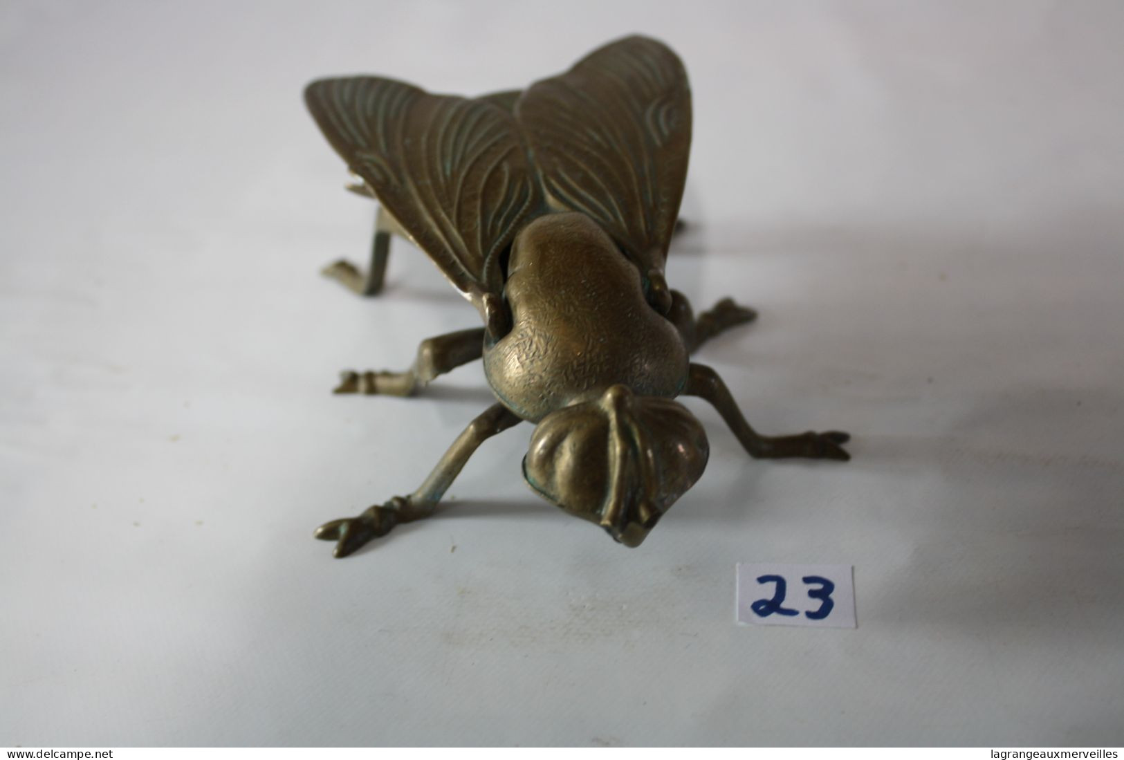 C23 Ancien Cendrier De Table En Métal - Abeille * Rare Collection - Metal