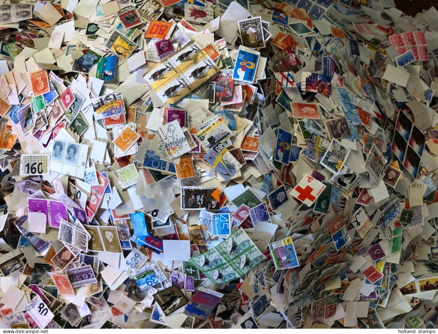 1 KILO * ABOUT 18,000 ++ PAPER FREE STAMPS From NETHERLANDS * From Charity (486) - Kilowaar (min. 1000 Zegels)