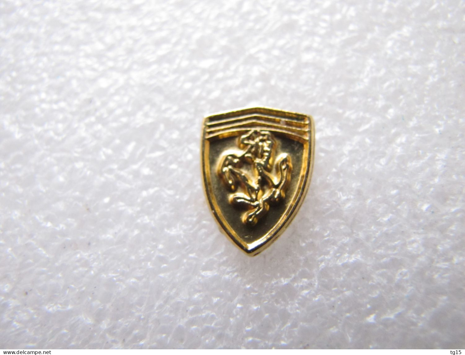 RARE   PIN'S   LOGO  FERRARI - Ferrari