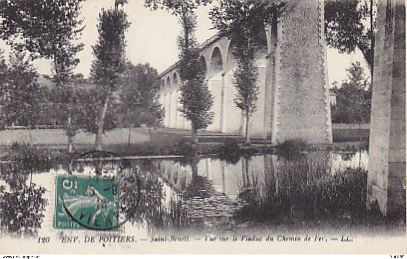 AK 193298 FRANCE - Saint-Benoit - Vue Sur Le Viaduc Du Chemin De Fer - Saint Benoit
