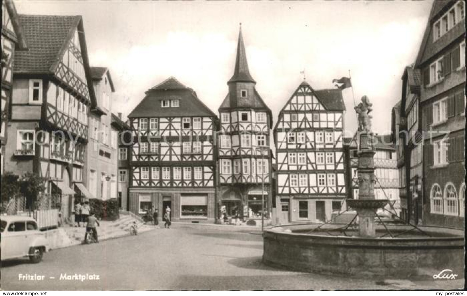 41600688 Fritzlar Marktplatz Brunnen Fachwerkhaus Fritzlar - Fritzlar