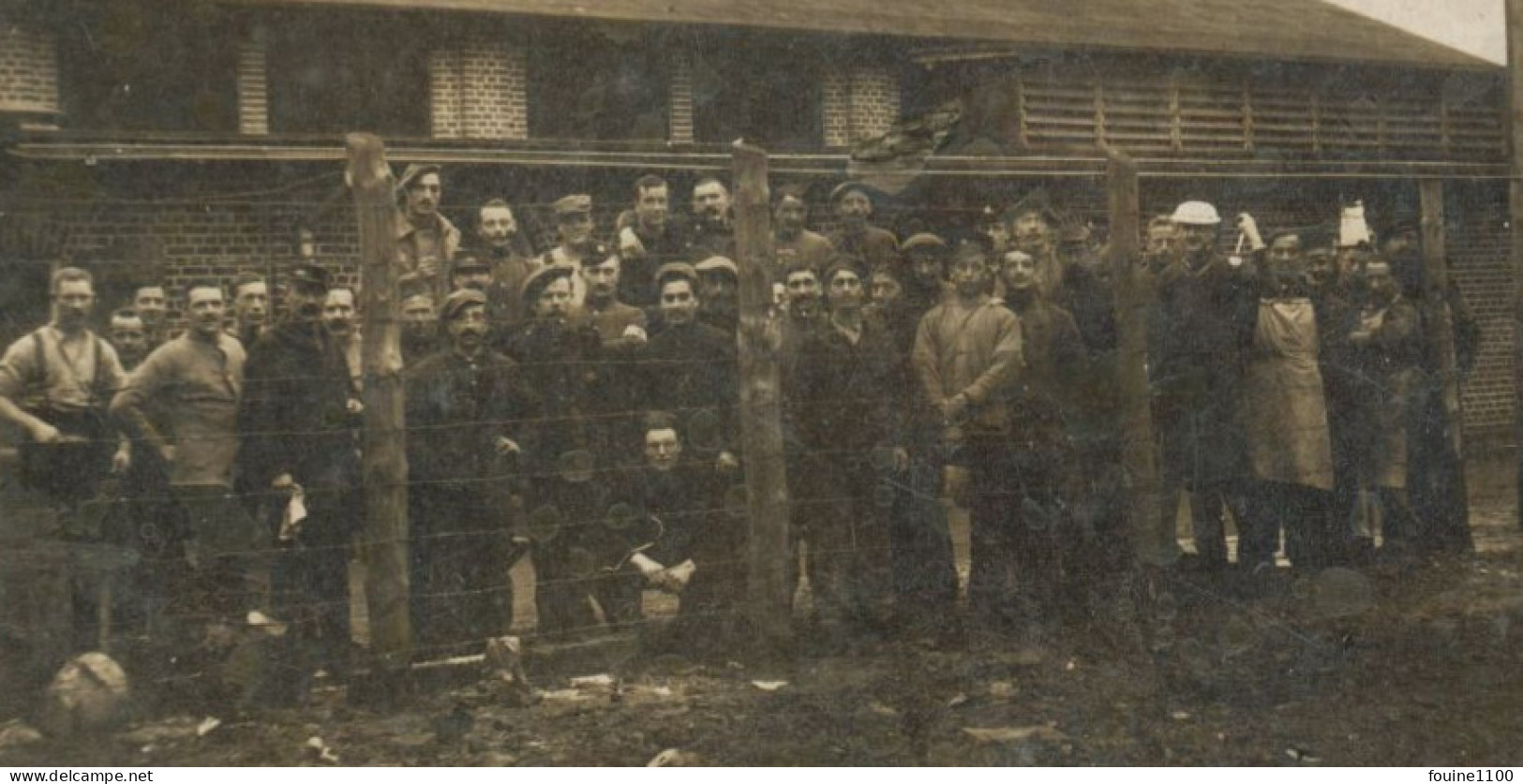 CARTE PHOTO  Prisonniers De Guerre ? Stalag ? à Identifier ( GESCHAFT F. KNAUDT LUBTHEEN I Mecklenburg - Lübtheen