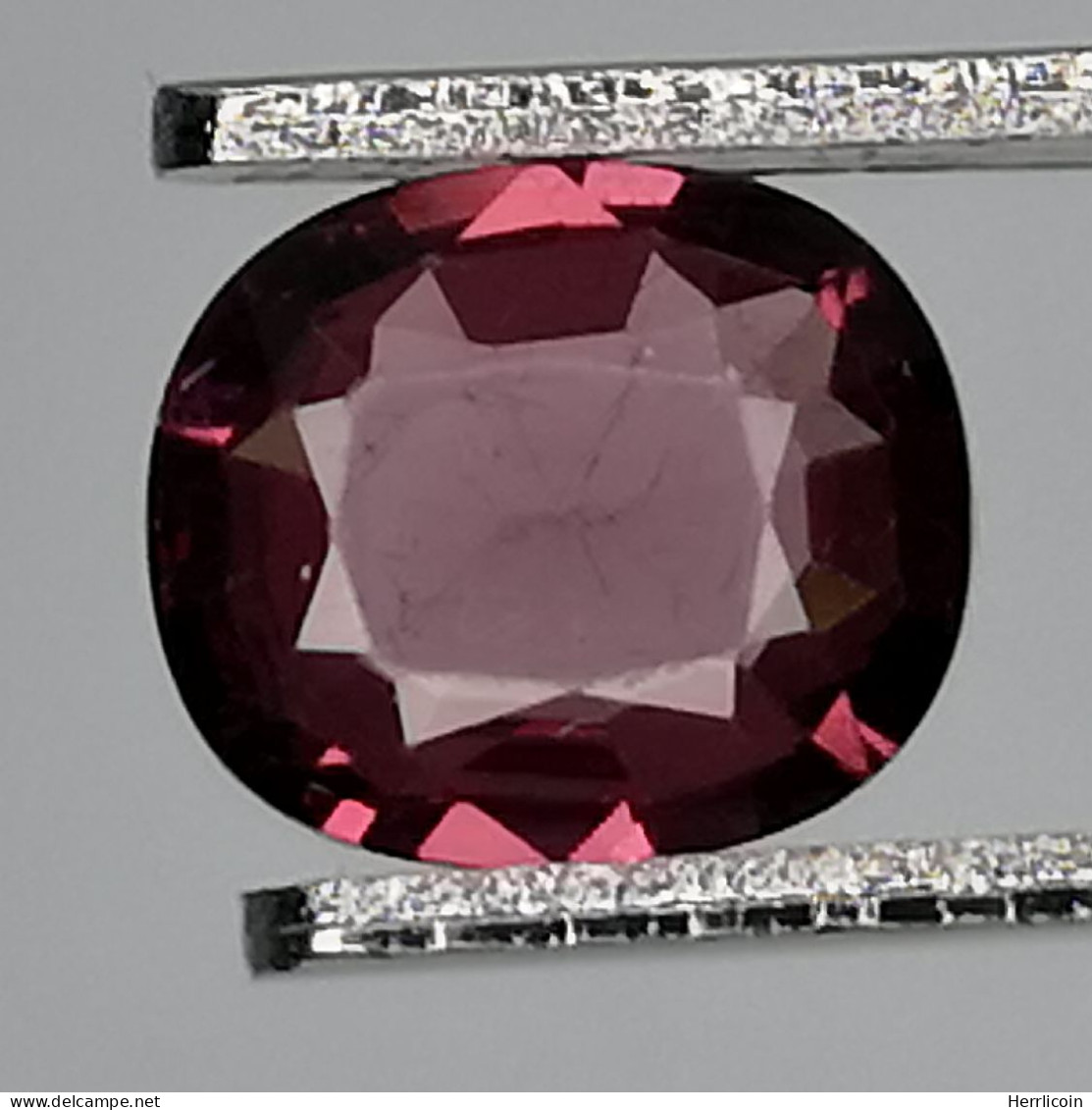 Grenat Rhodolite Naturel De Madagascar - Coussin 0.73 Carat - 6.2 X 5.3 X 2.3 Mm - Andere & Zonder Classificatie