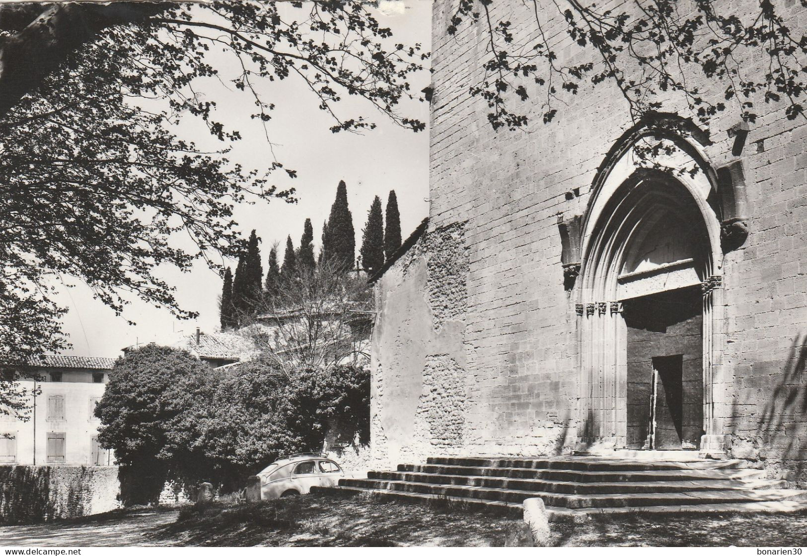 CPSM 84 MALAUCENE L'EGLISE ET LE CALVAIRE PEUGEOT 203 - Malaucene