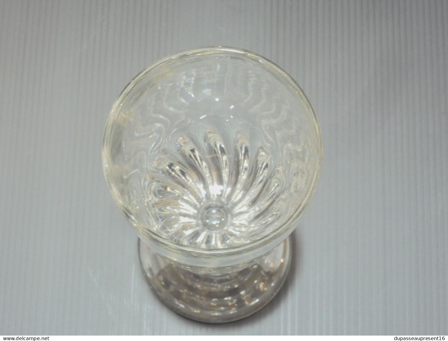 -ANCIEN VERRE A ABSINTHE en VERRE mesure TORSADEE COLLECTION  ANCIEN BISTROT   E