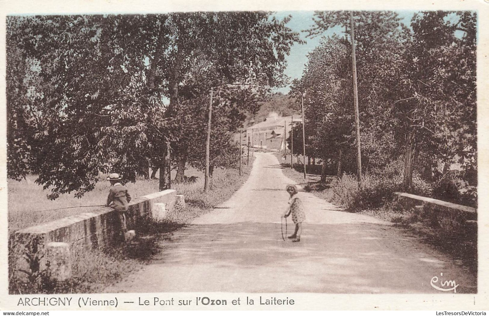 FRANCE - Archigny - Le Pont Sur L'Ozon Et La Laiterie - Carte Postale Ancienne - Other & Unclassified