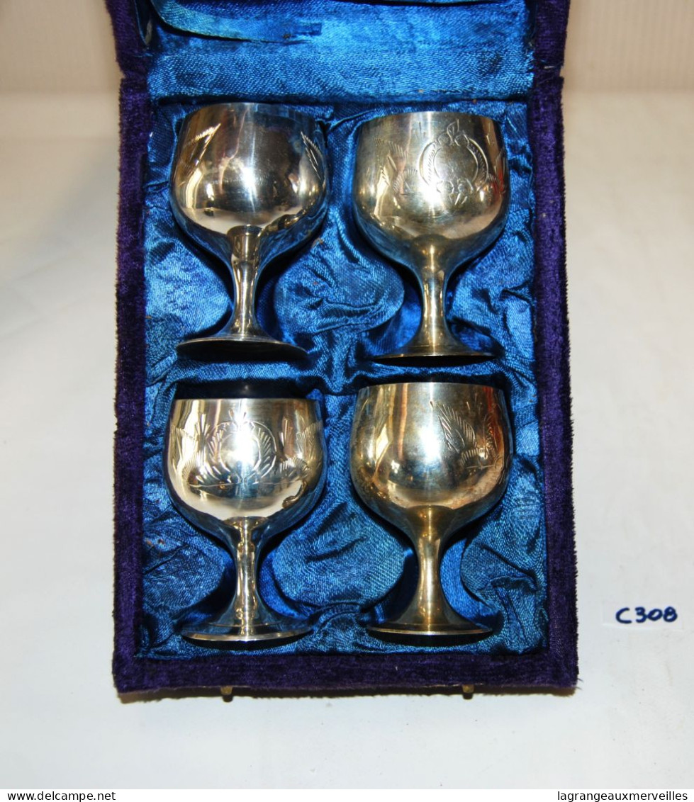 C308 Coffret Velour Bleu - Art De La Table - 4 Verres En Métal Ciselé - Zilverwerk