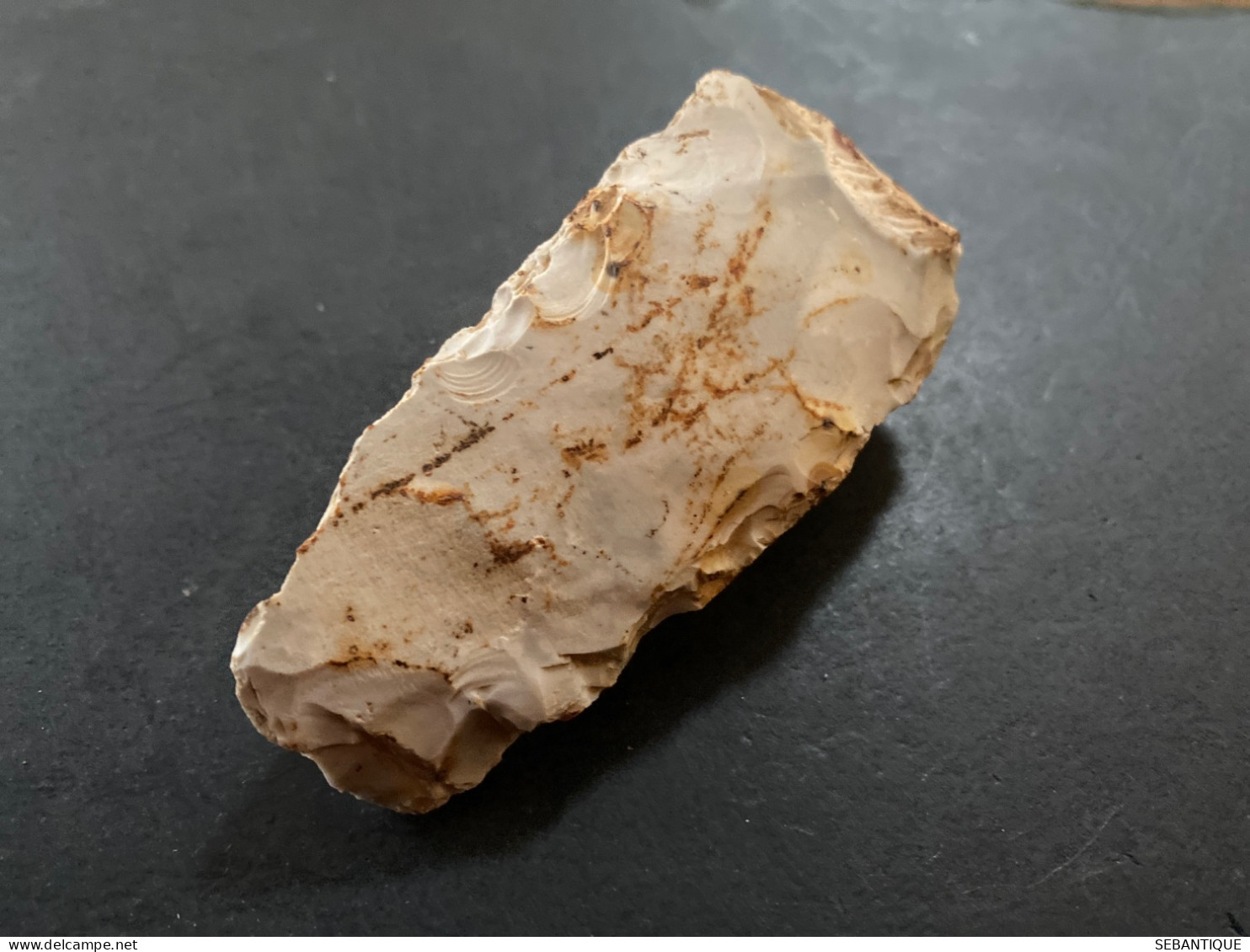 L95 Silex Burin Trouvé à Le Monchel (Oise ) Longueur 9 Cm Néolithique - Archéologie