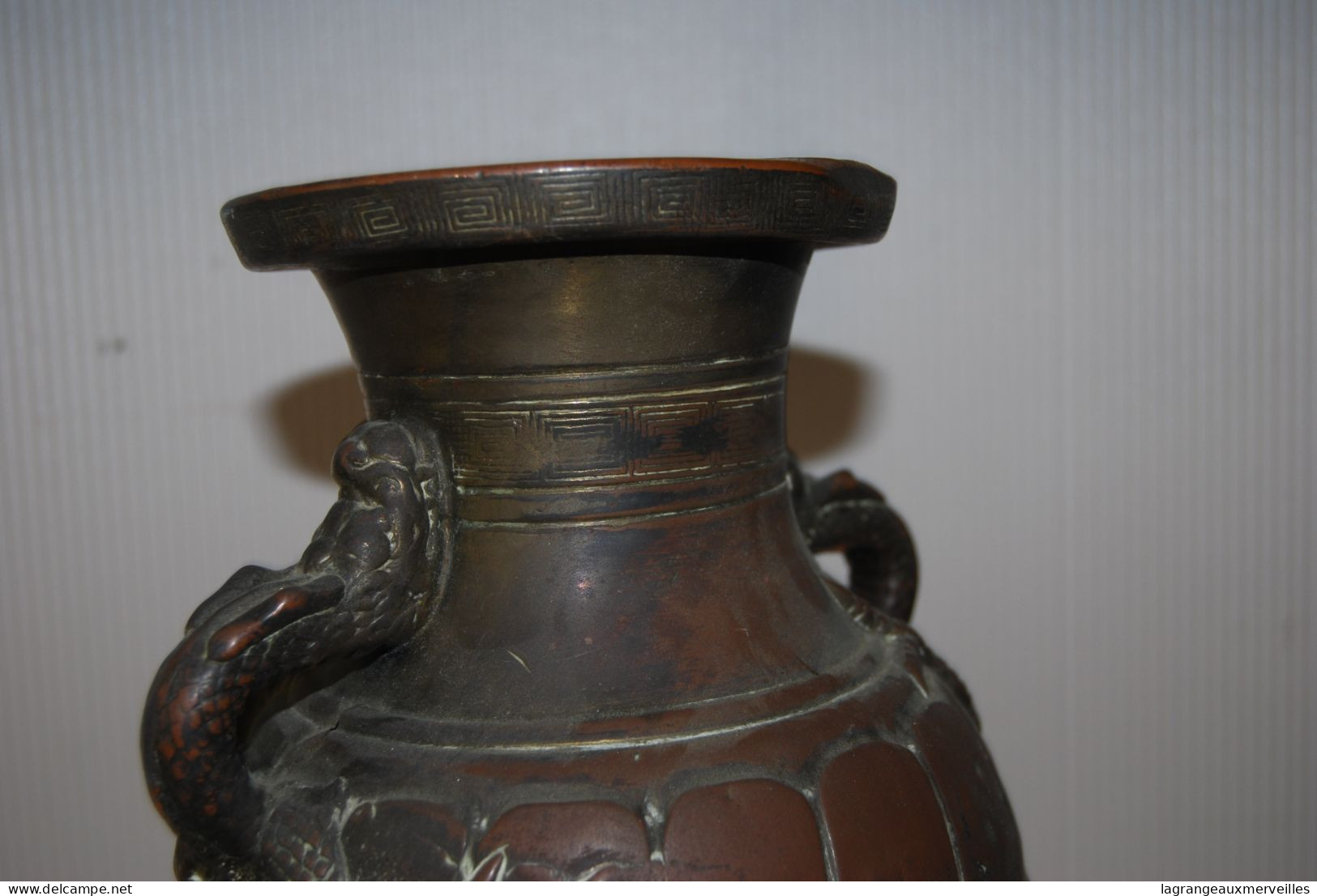 E2 Authentique Vase En Cuivre Travaillé - Repoussé - Xixi ème - Art Oriental - Japonnais A Determiner - Asia - Art Asiatique