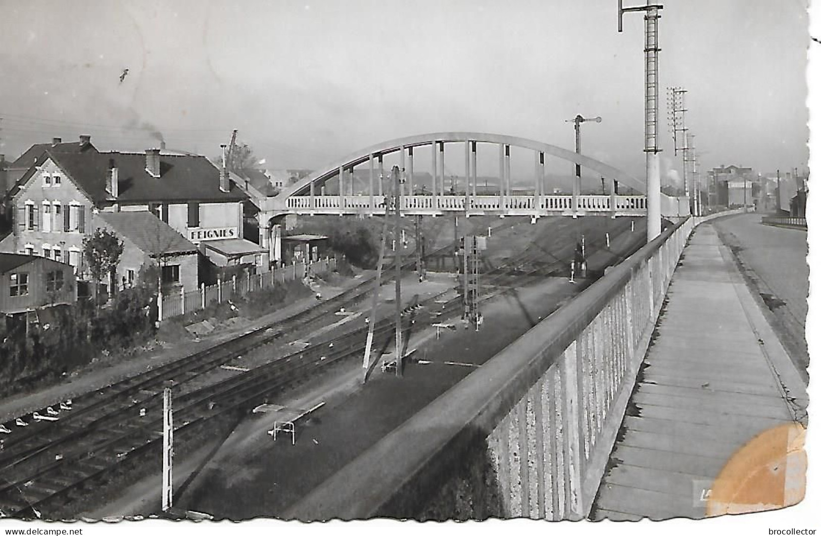 FEIGNIES ( 59 ) - La Passerele ( C.P.S.M. , Pt - Ft ) Dans L'état - Stations Without Trains