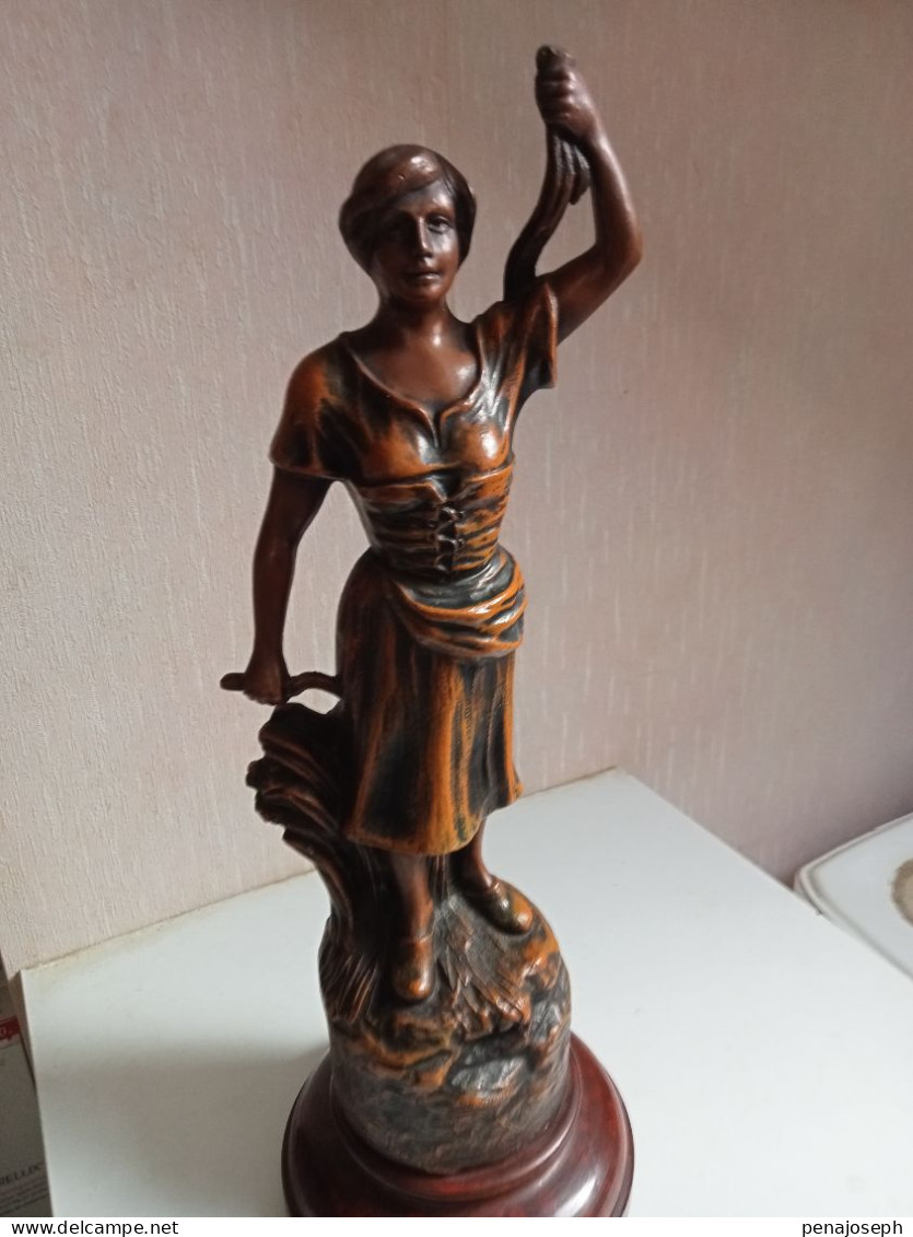 Ancien Statue Régule Femme Signé Ruchot Hauteur 36 Cm - Jugendstil / Art Déco