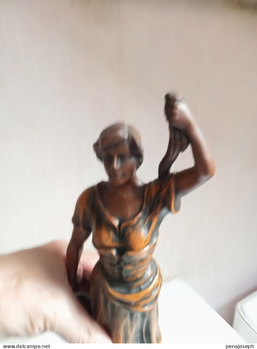 Ancien Statue Régule Femme Signé Ruchot hauteur 36 cm