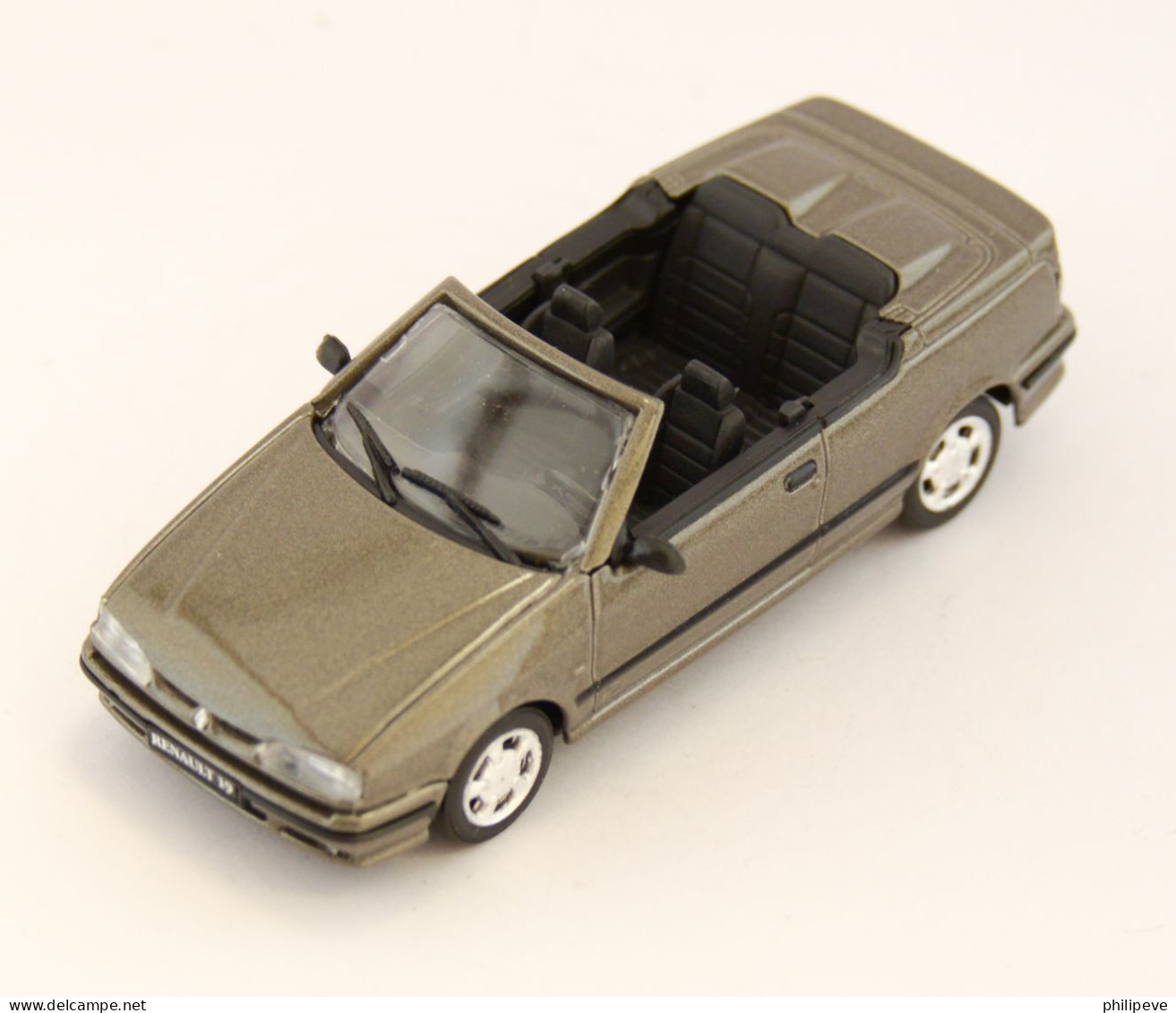 RENAULT 19 Cabriolet - SOLIDO 1:43 - Solido