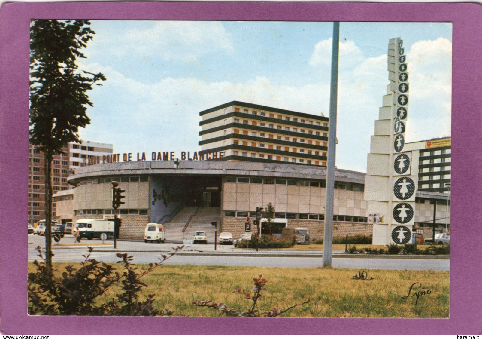 95 GARGES LES GONESSE Rond Point De La Dame Blanche Automobiles Citroën Ami 8 HY Renault Estafette Saviem SG - Garges Les Gonesses