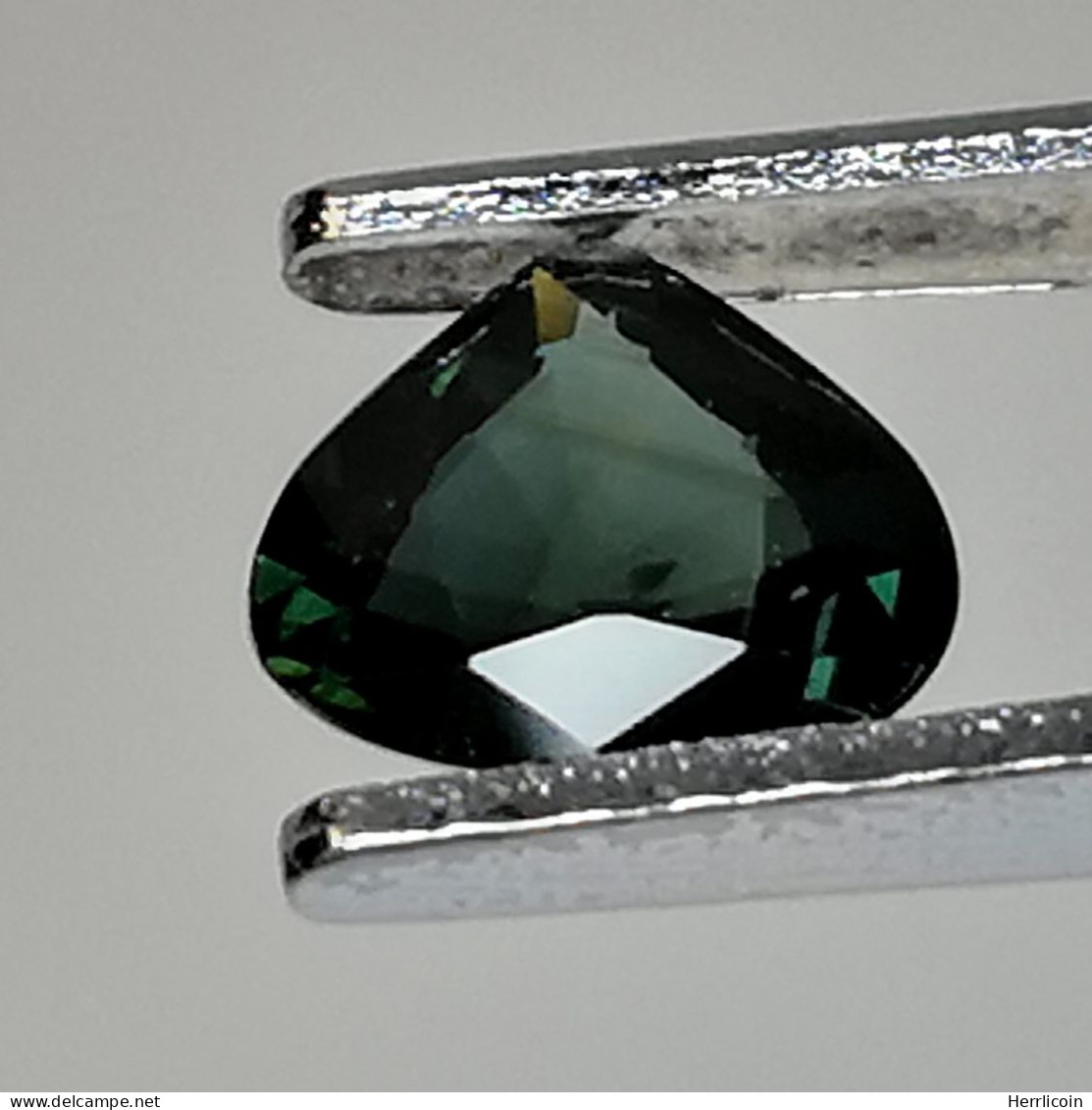 Saphir Vert Chauffé Avec Résidus De Thaïlande - Poire 0.64 Carat - 6.0 X 5.2 X 2.6 Mm - Saphir