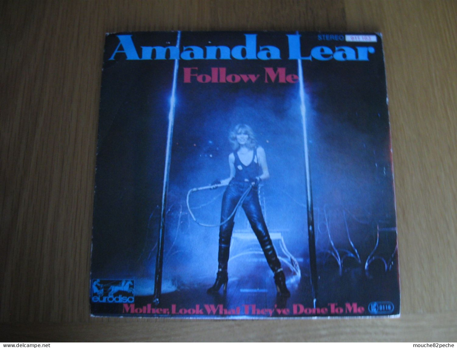 45 T - AMANDA LEAR - FOLLOW ME - LABEL PLASTIQUE GRIS - Disco & Pop