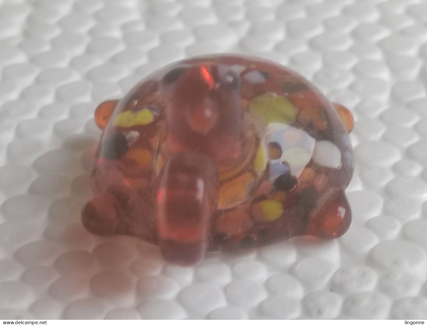 Pendentif En Forme De Tortue, Qui Semble être Fait De Verre Ou De Cristal  Long 2,5 Cm Env Poids 4,38 Grs - Pendentifs