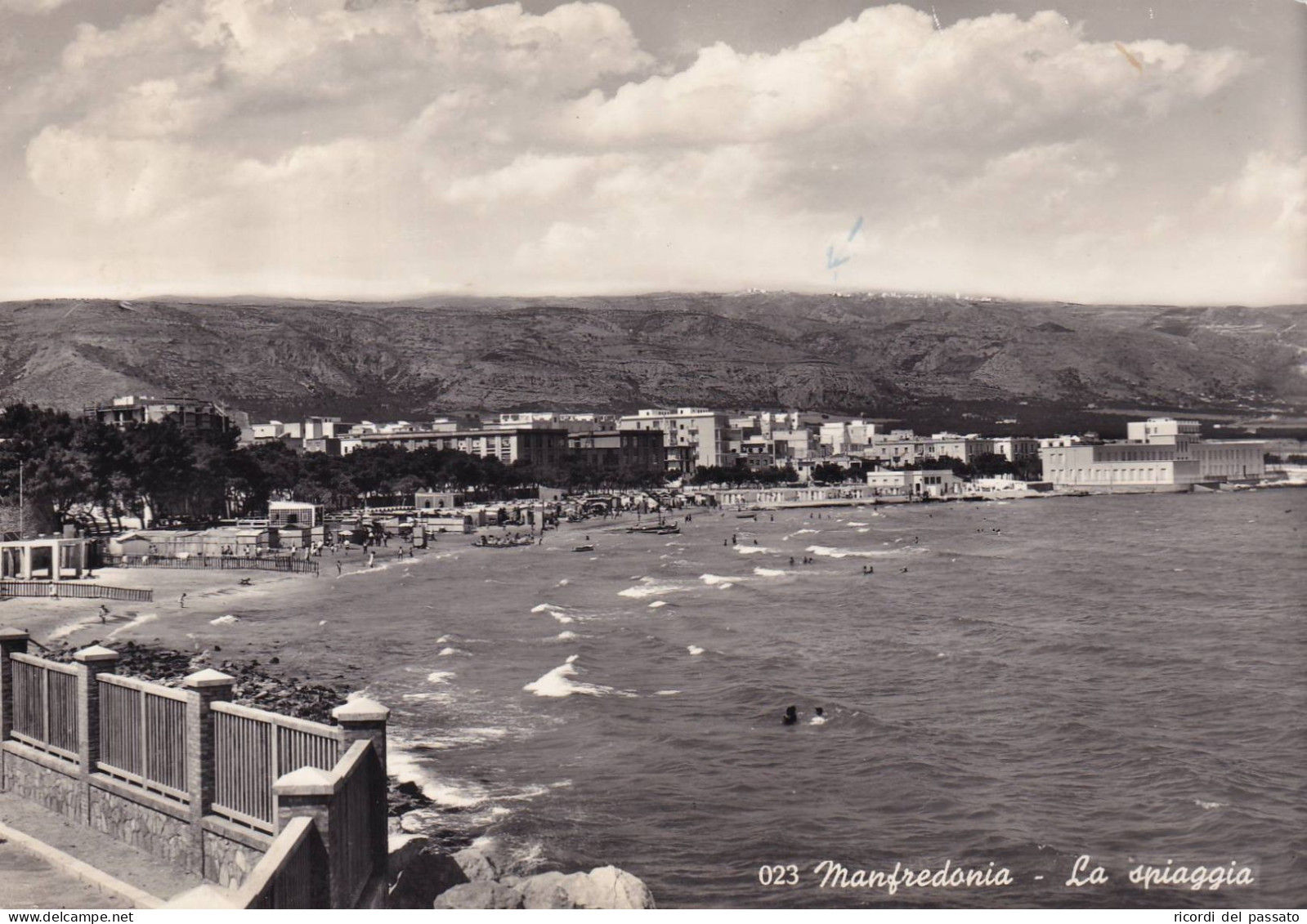 Cartolina Manfredonia - La Spiaggia - Manfredonia