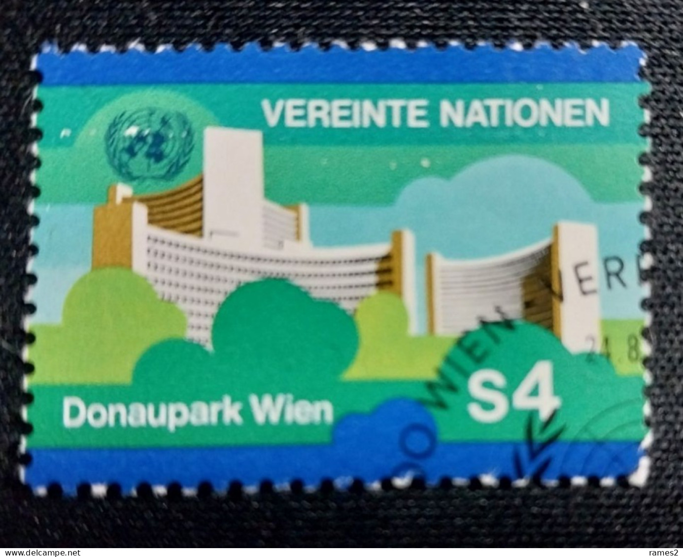 Nations Unies > Centre International De Vienne > 1979-1989 >   N°4 - Usati