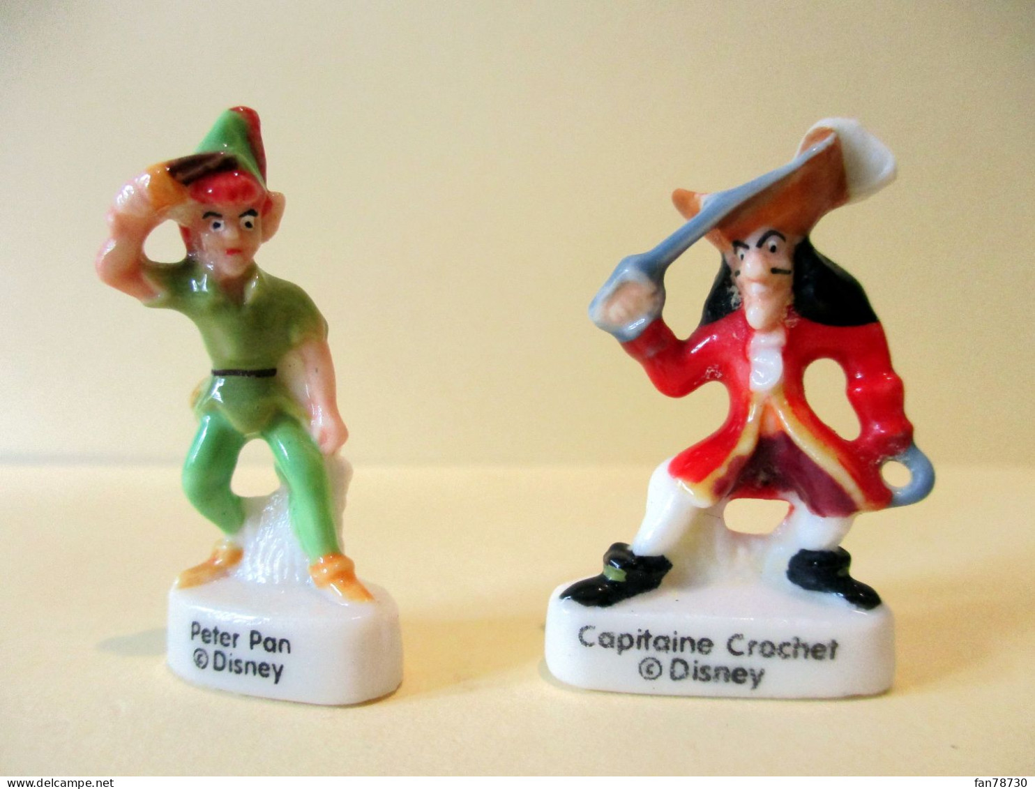 Fèves Brillantes X 2  -  Peter Pan Et Capitaine Crochet De Disney - Frais Du Site Déduits - Disney