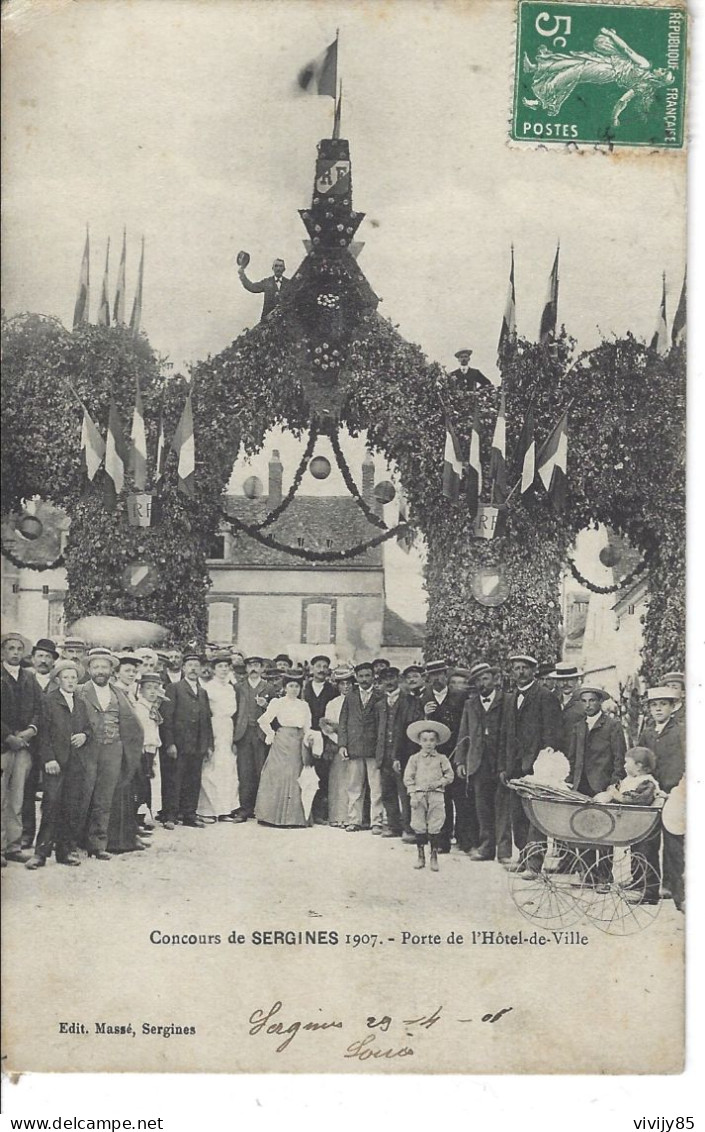 89 - SERGINES ( Concours De ) - Belle Vue Animée De La Porte De L'Hôtel De Ville - 1907 - Sergines