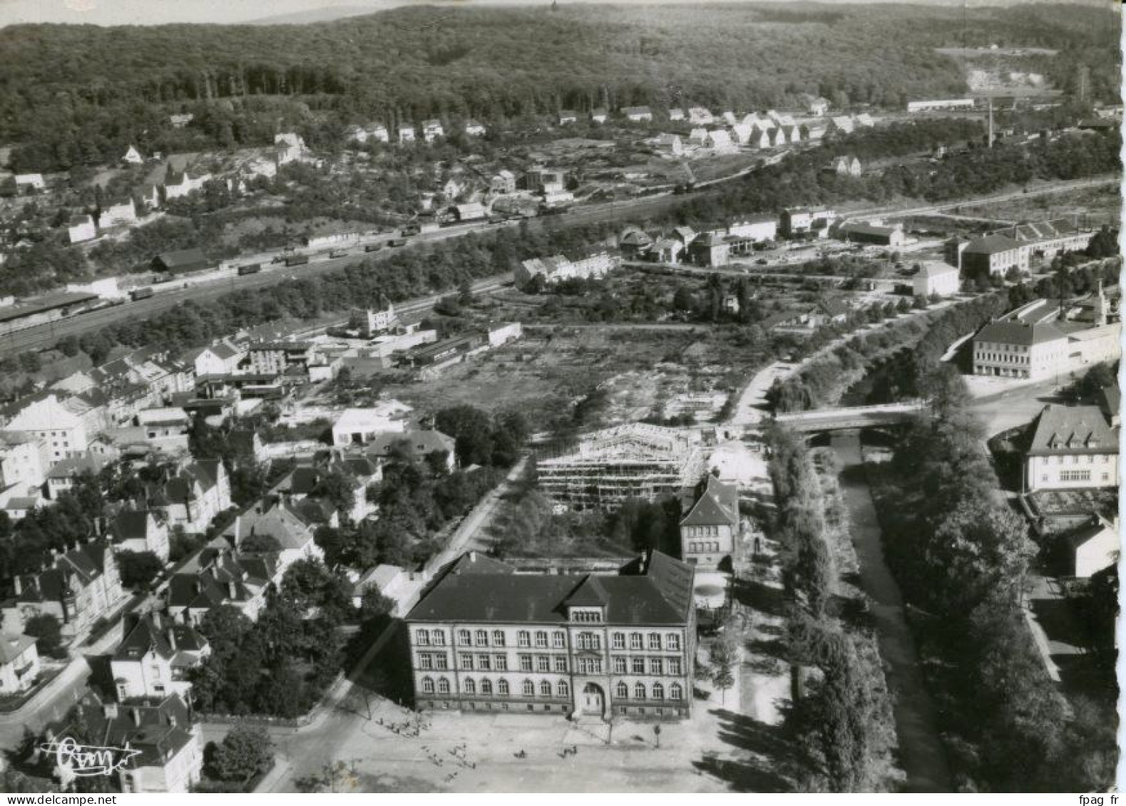 Neunkirchen (Allemagne - Deutschland) - 34267 - Bachschulhaus - Luftaufnahme - Kreis Neunkirchen