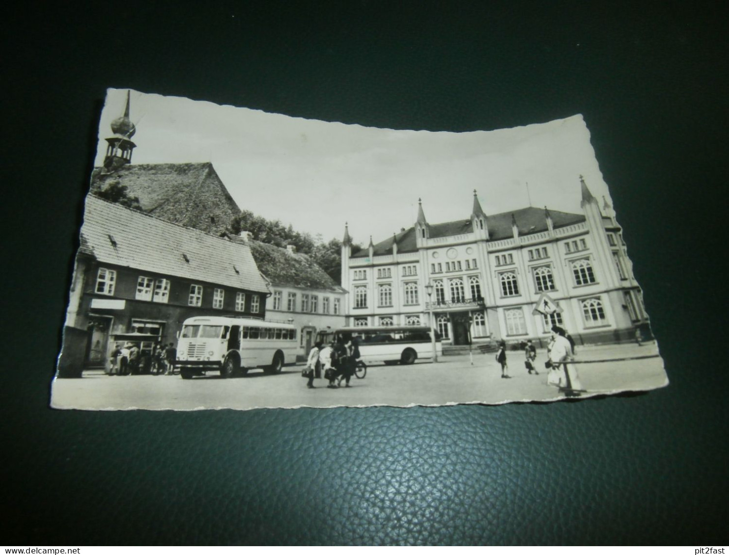 Ansichtskarte Bützow In Mecklenburg , 1959 , Platz Der Freiheit Mit Rathaus , AK Gelaufen !!! - Buetzow