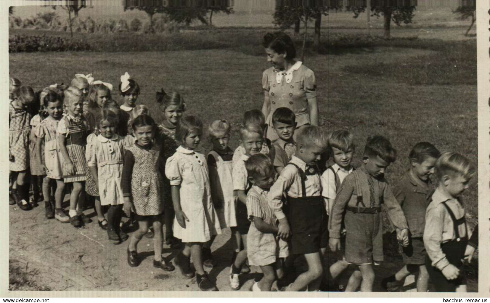 DIFFERDANGE - Photo Original D'une Classe D'École Avec Leur Institutrice - Differdange