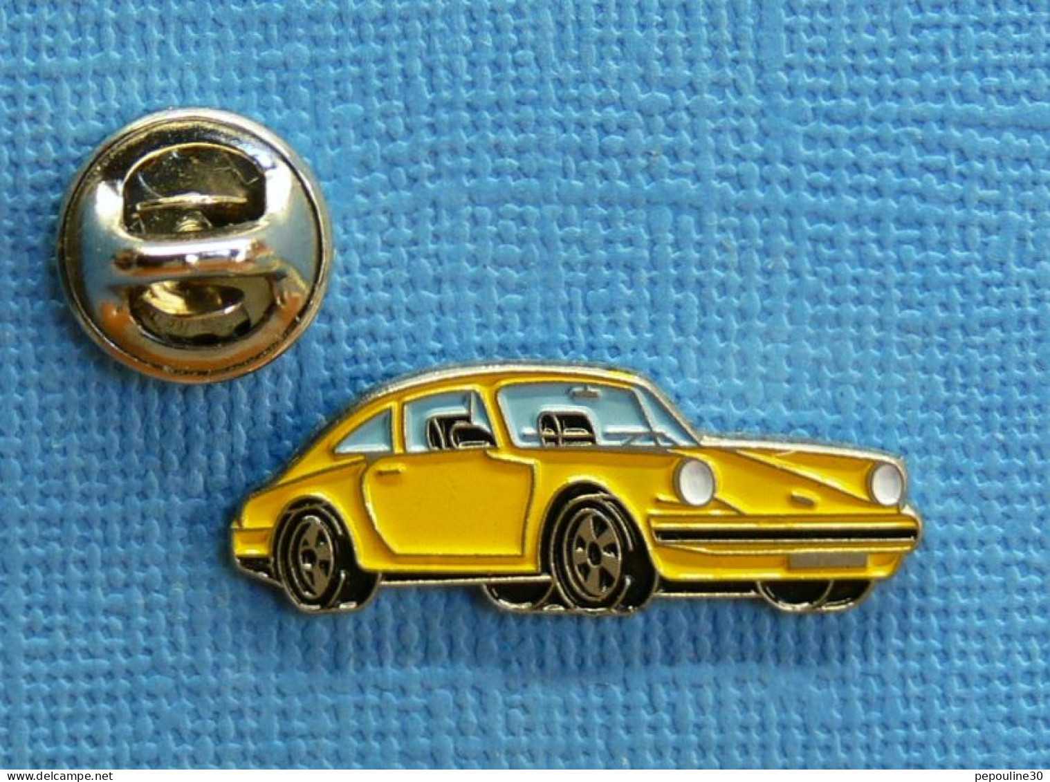 1 PIN'S /  ** PORSCHE 911 (964) CARRERA / 1991 ** . (A.T.92.H.M.) - Porsche