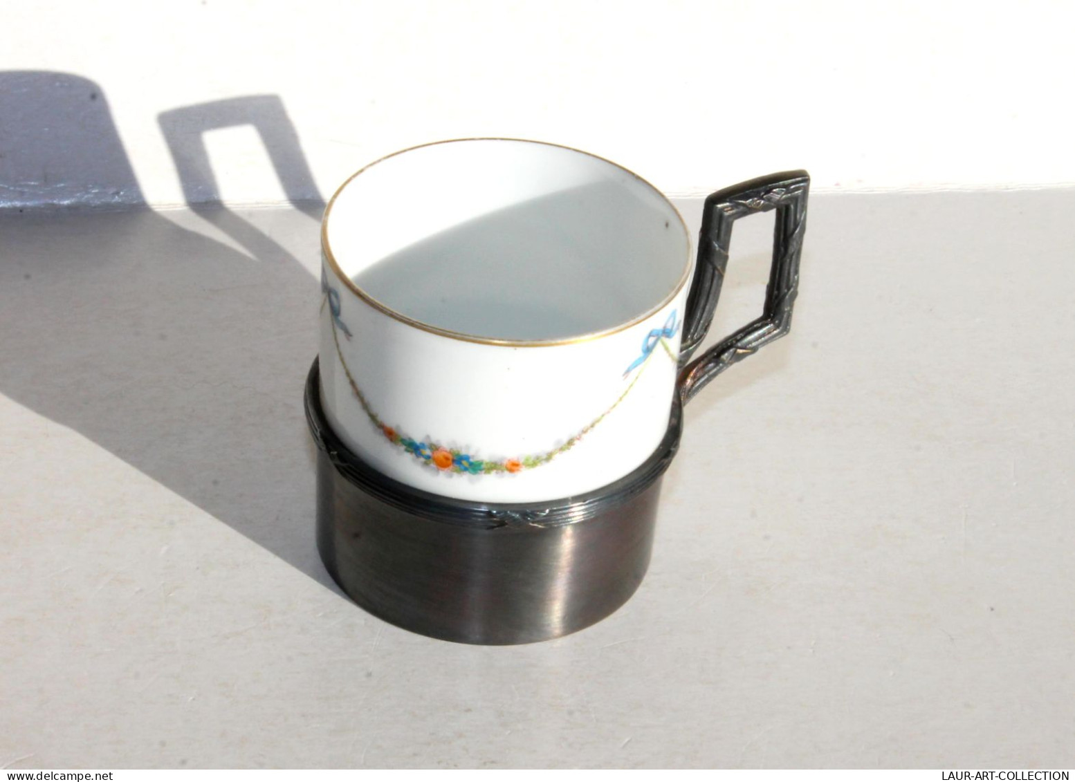 MAGNIFIQUE ANCIENNE TASSE En PORCELAINE AVEC MONTURE ETAIN, PEINT MAIN - 5,5x5cm / ART DECORATIF FRANCAIS (0901.15) - Tins